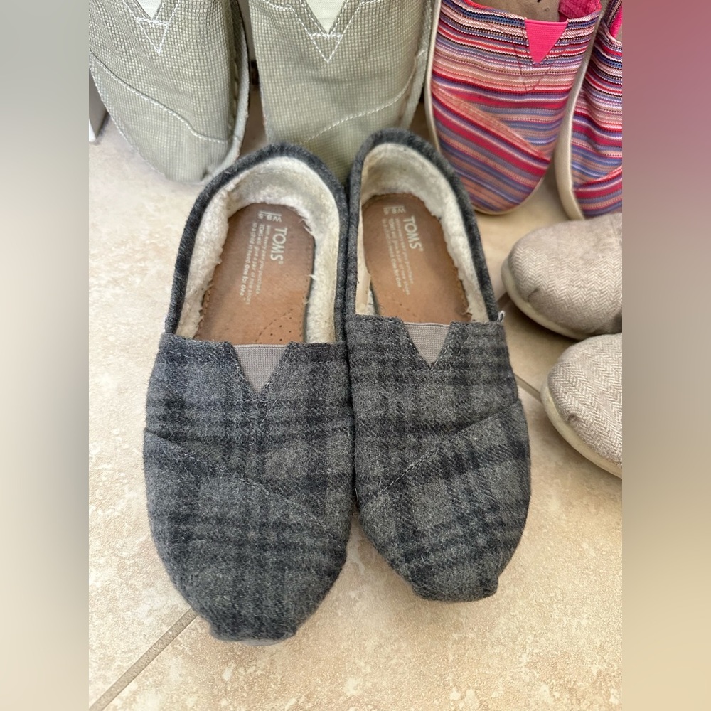 TOMS Bundle of 4 pairs of shoes